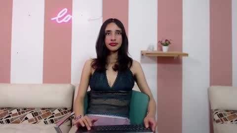 Snapshot of roxana_cyrano chatting on March 3, 7:46 pm online show from March 3, 7:46 pm
