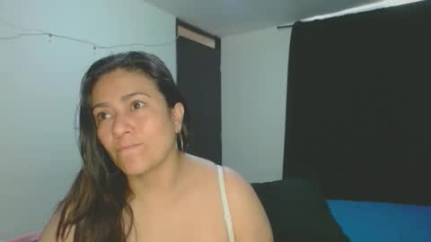 Snapshot of roxanasexy2025 chatting on October 2, 1:49 pm roxanasexy2025 online show from October 2, 1:49 pm