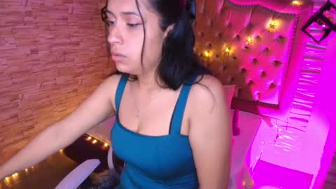 Snapshot of roxanne_han chatting on October 3, 11:37 am roxanne_han online show from October 3, 11:37 am