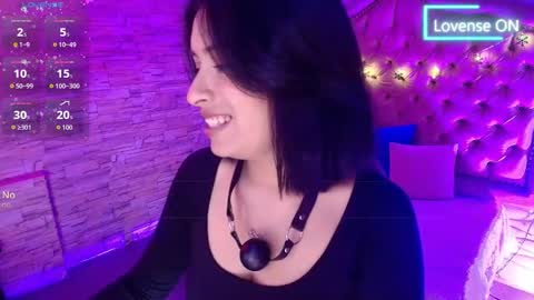 roxanne_han online show from January 13, 11:58 am