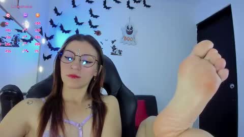 Snapshot of roxanne_jones1 chatting on October 13, 8:44 pm roxanne online show from October 13, 8:44 pm