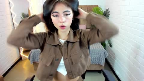 roxanne_tay online show from January 7, 7:06 pm