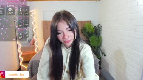 roxanne_tay online show from December 30, 7:53 pm