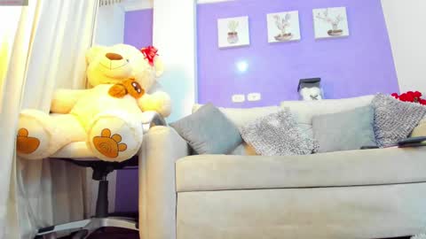 Roxanne evans   Schedule 700 -1400GTM-5 online show from February 19, 1:28 pm