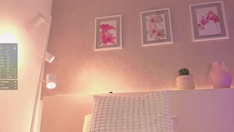 Snapshot of roxannegomez_ chatting on October 1, 4:23 pm Roxanne Gomez online show from October 1, 4:23 pm