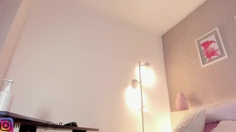 Roxanne Gomez online show from April 20, 12:52 pm