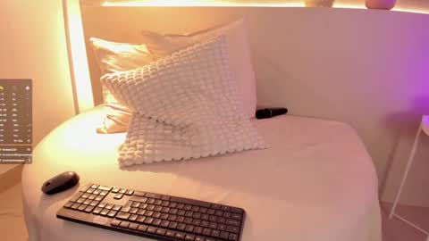 Snapshot of roxannegomez_ chatting on September 27, 1:29 pm Roxanne Gomez online show from September 27, 1:29 pm