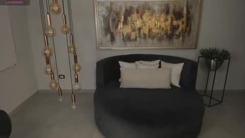 Roxanne Hill  online show from October 9, 10:41 am