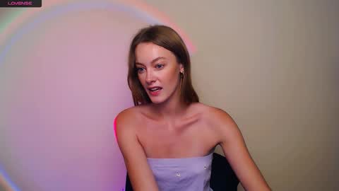 Snapshot of roxasemi_ chatting on October 5, 3:50 pm Roxa online show from October 5, 3:50 pm
