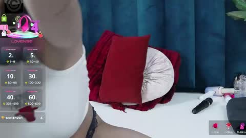 Roxie Anne online show from April 22, 5:48 am