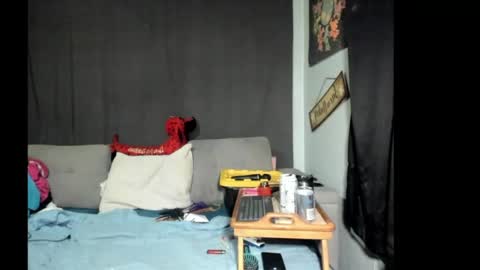 roxihazeleyes online show from April 14, 3:50 am