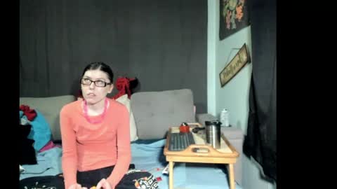 roxihazeleyes online show from April 12, 1:41 am