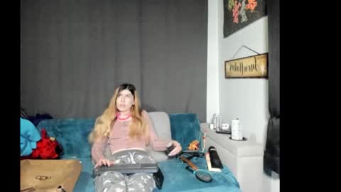 roxihazeleyes online show from January 18, 2:24 pm