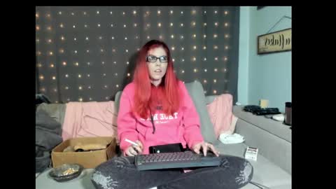 roxihazeleyes online show from February 18, 1:21 am