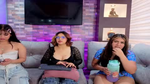 roxxie_fox online show from May 20, 7:44 pm