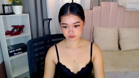 Snapshot of roxxy_blossom chatting on September 27, 2:41 am roxxy_blossom online show from September 27, 2:41 am