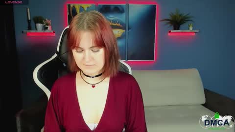 Snapshot of roxy_foxi chatting on September 19, 8:02 am Roxy fiery online show from September 19, 8:02 am