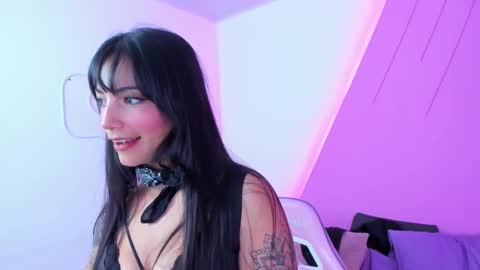 Snapshot of roxy_hell chatting on February 20, 8:25 pm Roxy hell online show from February 20, 8:25 pm