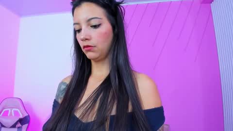 Snapshot of roxy_hell chatting on February 27, 7:37 pm Roxy hell online show from February 27, 7:37 pm