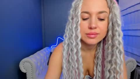 Snapshot of roxy_mars chatting on February 4, 1:23 am Roxy online show from February 4, 1:23 am