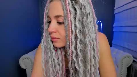 Snapshot of roxy_mars chatting on February 14, 1:23 am Roxy online show from February 14, 1:23 am