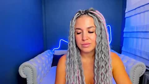 Snapshot of roxy_mars chatting on September 26, 2:20 am Roxy online show from September 26, 2:20 am