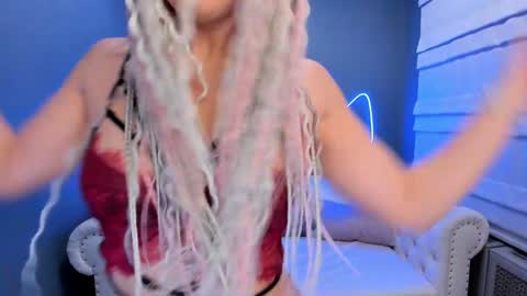 Snapshot of roxy_mars chatting on December 4, 1:25 am Roxy online show from December 4, 1:25 am