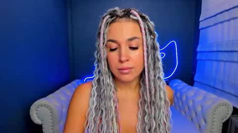 Snapshot of roxy_mars chatting on October 18, 2:25 am Roxy online show from October 18, 2:25 am