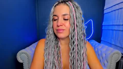 Snapshot of roxy_mars chatting on October 3, 1:54 am Roxy online show from October 3, 1:54 am