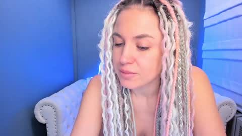 Snapshot of roxy_mars chatting on December 21, 1:15 am Roxy online show from December 21, 1:15 am
