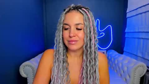 Snapshot of roxy_mars chatting on October 2, 1:43 am Roxy online show from October 2, 1:43 am