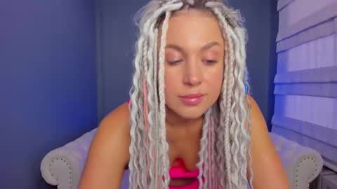 Snapshot of roxy_mars chatting on March 6, 1:58 am Roxy online show from March 6, 1:58 am