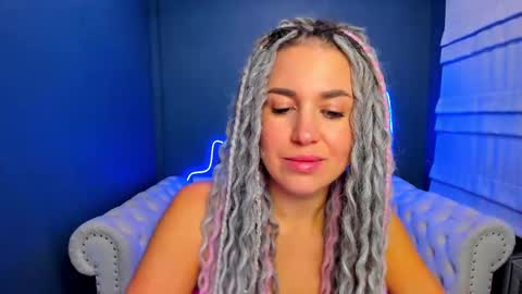 Snapshot of roxy_mars chatting on October 10, 2:05 am Roxy online show from October 10, 2:05 am