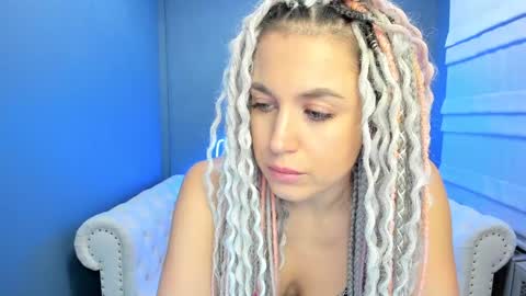 Snapshot of roxy_mars chatting on December 8, 1:13 am Roxy online show from December 8, 1:13 am