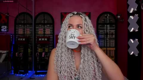 Roxy online show from May 29, 2:09 am