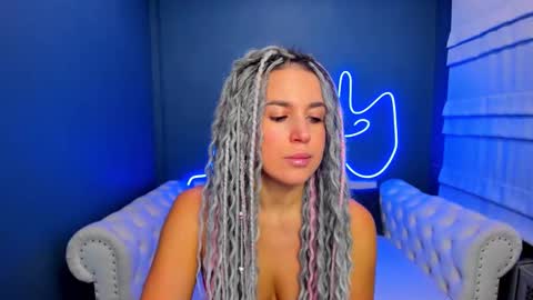 Snapshot of roxy_mars chatting on October 13, 1:19 am Roxy online show from October 13, 1:19 am