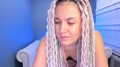 Snapshot of roxy_mars chatting on December 5, 1:25 am Roxy online show from December 5, 1:25 am