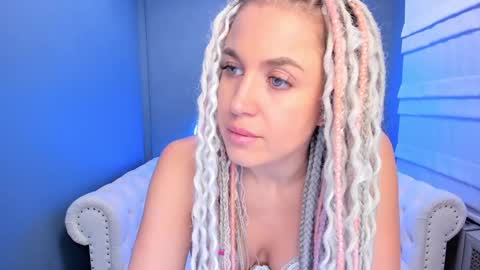 Snapshot of roxy_mars chatting on December 7, 1:14 am Roxy online show from December 7, 1:14 am
