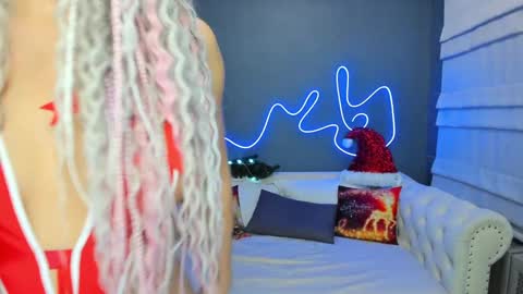 Snapshot of roxy_mars chatting on December 28, 1:50 am Roxy online show from December 28, 1:50 am