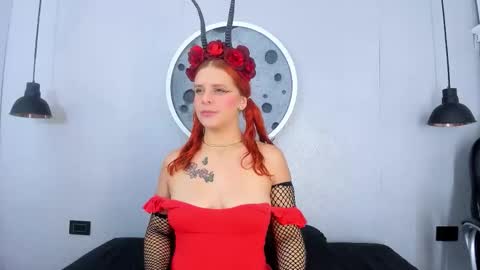 Snapshot of roxy_medina chatting on October 13, 3:53 am Roxy online show from October 13, 3:53 am