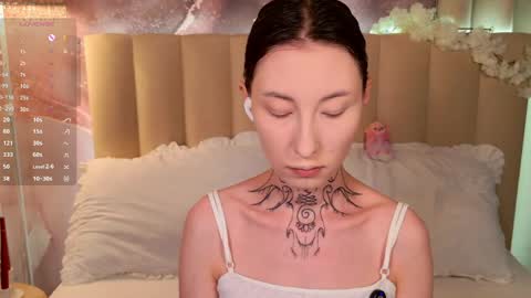 roxanne online show from April 19, 1:22 pm