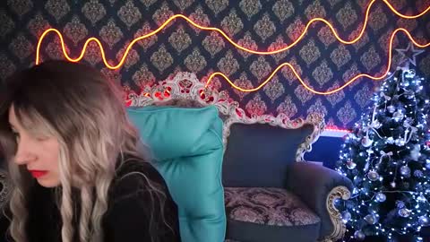 Snapshot of roxy_rayy chatting on January 7, 2:08 pm roxy_rayy online show from January 7, 2:08 pm
