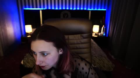 Snapshot of roxy_rayy chatting on March 4, 8:27 pm roxy_rayy online show from March 4, 8:27 pm