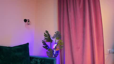 roxy_riot_ online show from February 3, 1:19 am