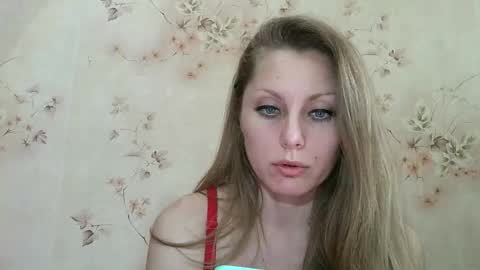 roxyfox18x01 online show from March 18, 7:46 am