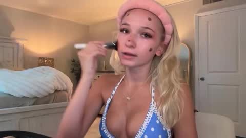 Roxy Rain online show from November 23, 2:30 pm