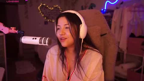 roxysuh online show from August 7, 7:48 am