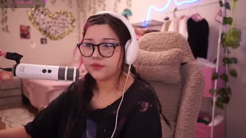 roxysuh online show from April 2, 7:17 am