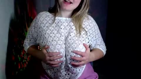 Snapshot of royalboobs chatting on February 1, 2:26 am Cameron online show from February 1, 2:26 am