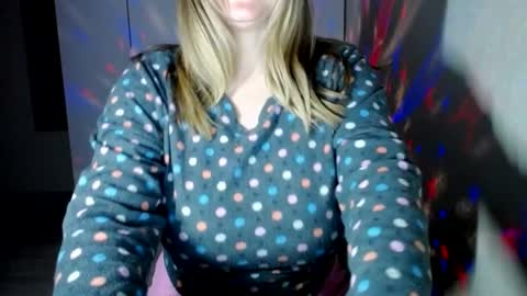 Snapshot of royalboobs chatting on January 31, 4:17 pm Cameron online show from January 31, 4:17 pm